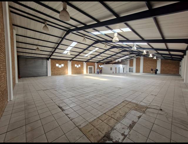 900M² RETAIL TO LET IN BARDENE